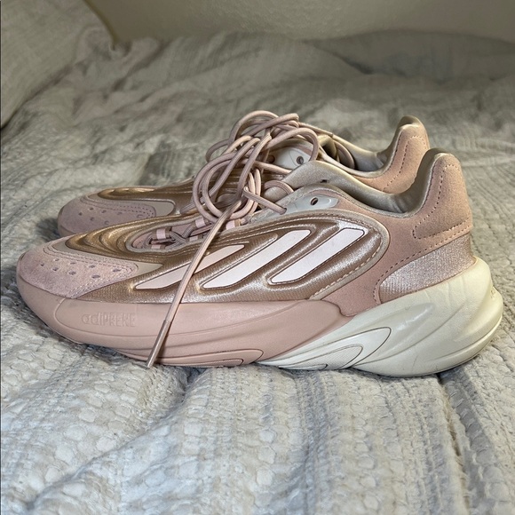 adidas Ozelia Women's Sneakers in Light Pink and Gold size 7.5 - Picture 4 of 10
